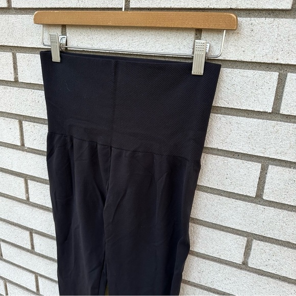 ASSETS By Spanx Leggings Black High Rise Ankle Seamless Nylon - Picture 2 of 8